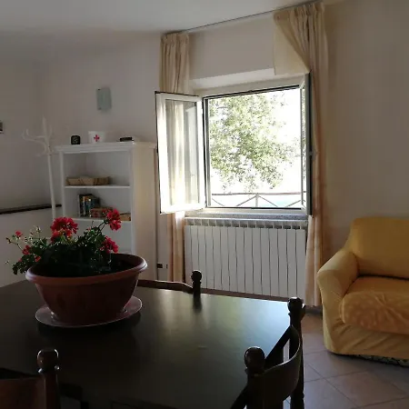 La Casa Gialla Belvedere Holiday home *